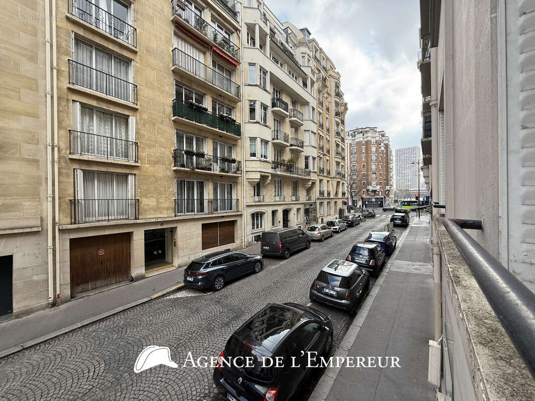 Appartement à PARIS-16E