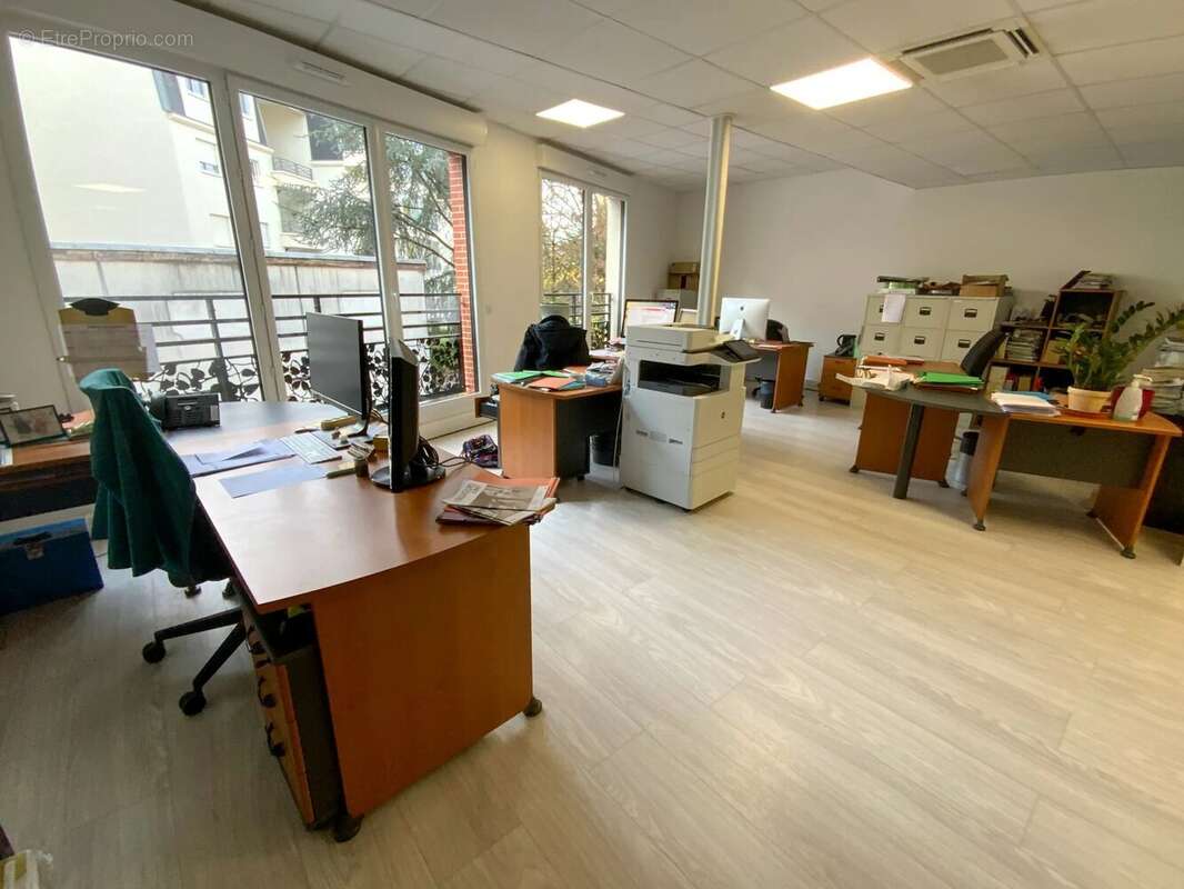 Commerce à LE RAINCY