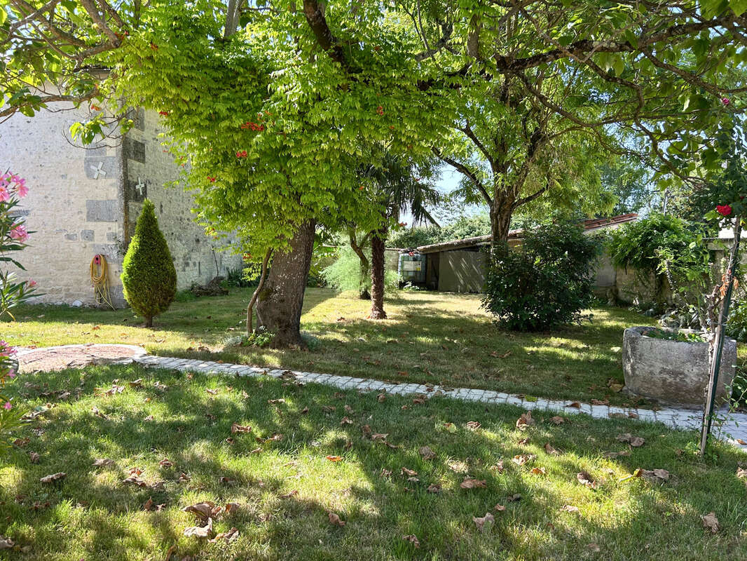 Maison charentaise avec jardin à merpins - photo 22