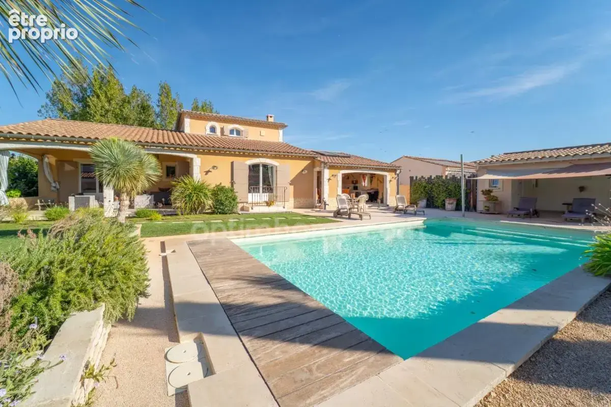 Paradou, Maison 145 m2, piscine chauffée, 1000 M2 de terrain l’art de vivre à deux pas du village - photo 3