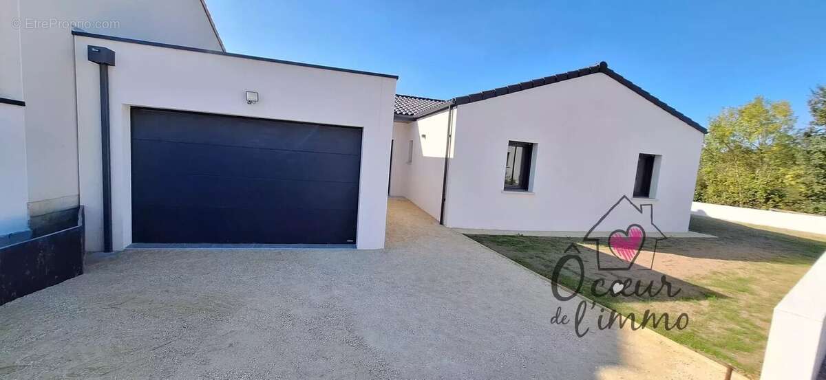 Maison à SAINT-MACAIRE-EN-MAUGES