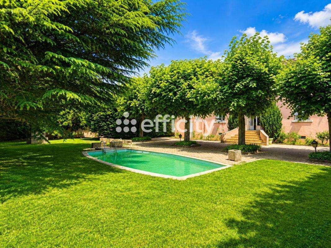 Maison 160 m² à Jassans-Riottier  - photo 2