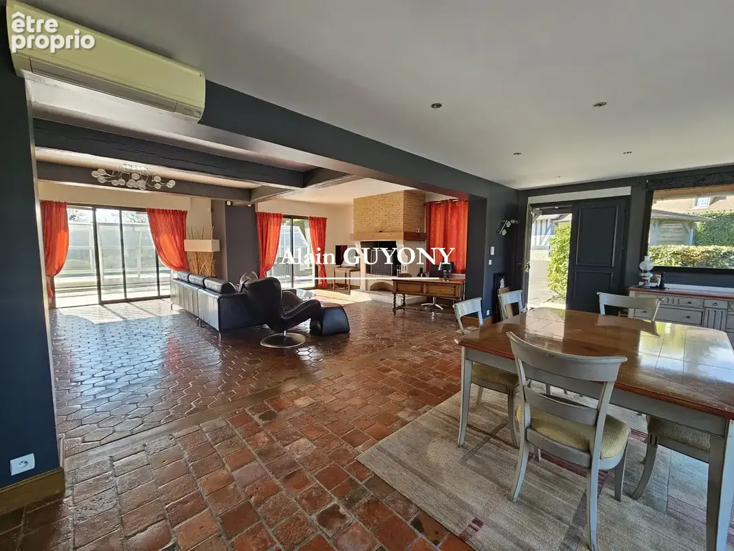 Maison 7 pièces 216 m² à vendre à Pont-L'eveque (14130) - photo 3