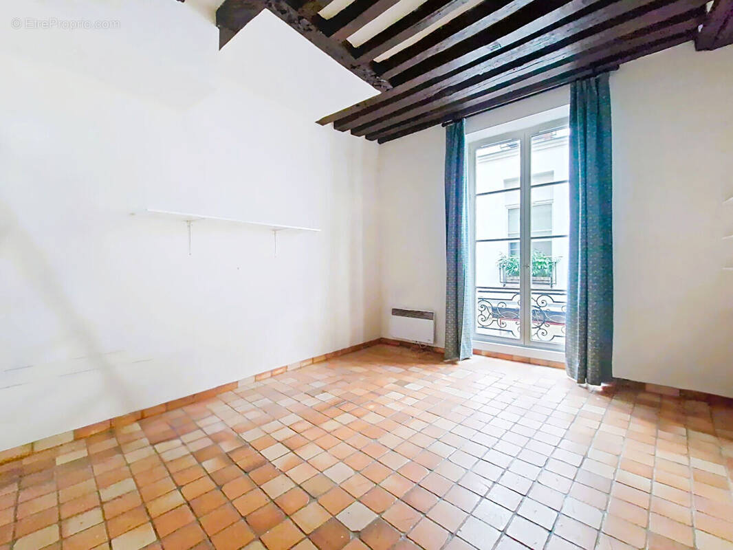 Appartement à PARIS-1E