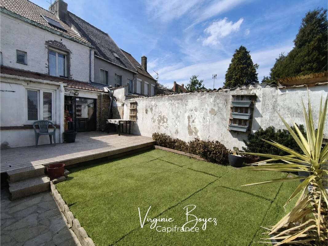  À VENDRE – Maison de ville 88 m² avec cour et dépendance à Bourbourg - photo 9
