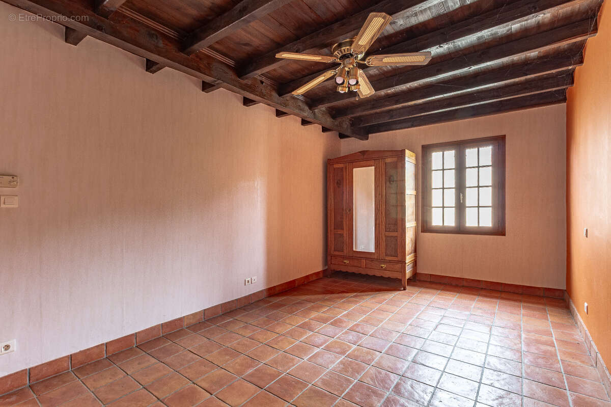 Propriété avec maison, piscine et ancien restaurant - photo 6