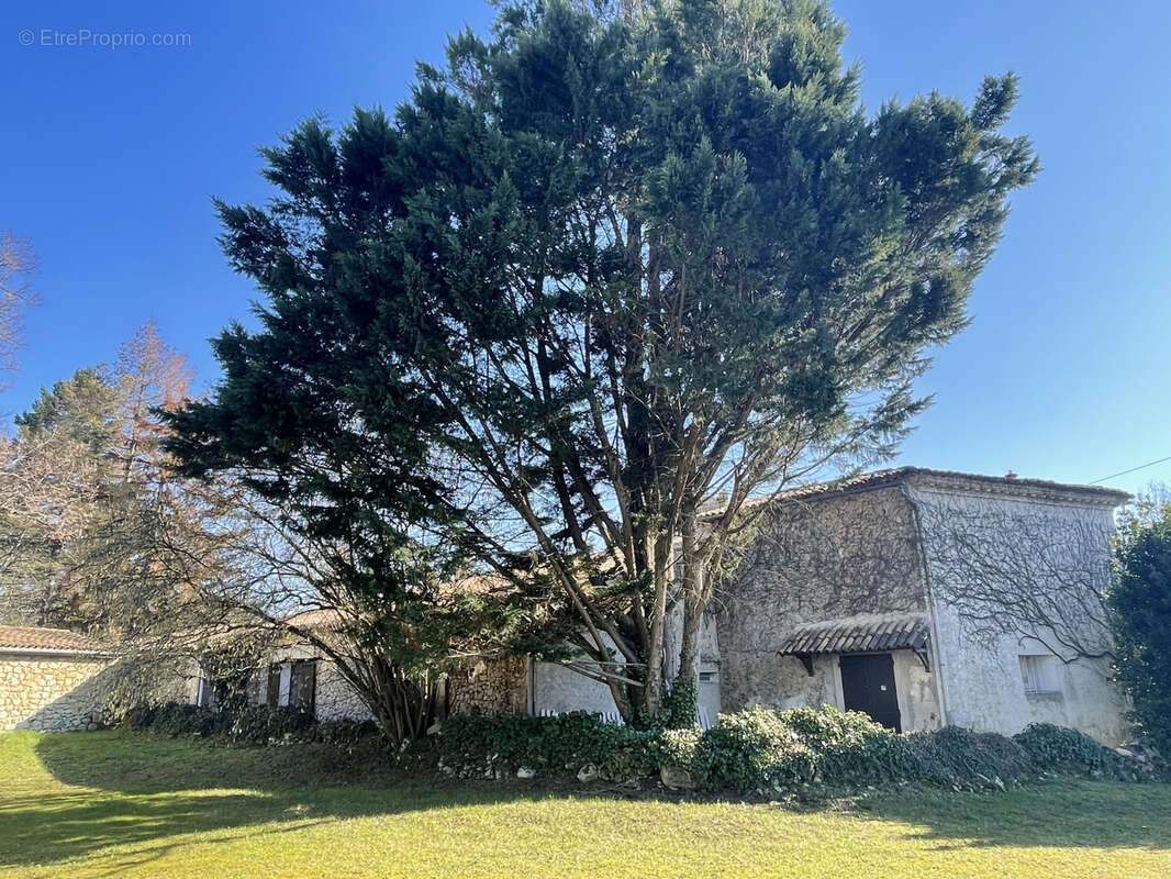 Maison à MARTRES