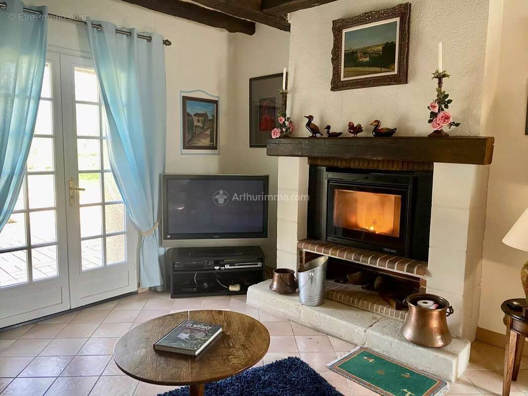 Maison à BEAUMONT-LA-RONCE