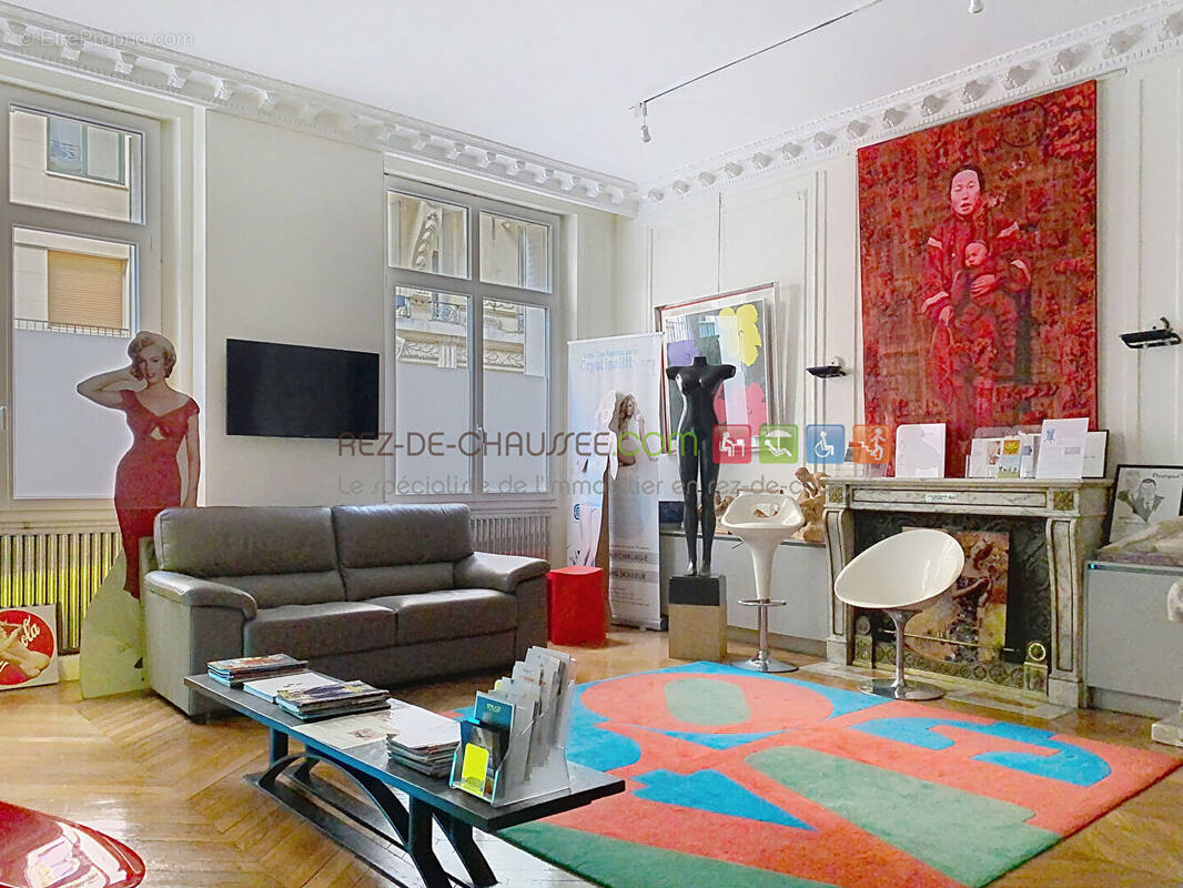 Commerce à PARIS-16E