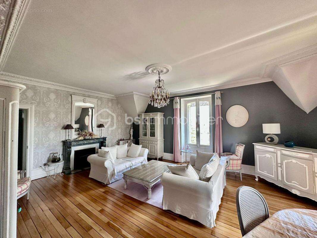 Magnifique Appartement en Duplex 3 chambres à Sens 5 minutes de la gare de Sens 1H direct pour Paris Bercy - photo 2