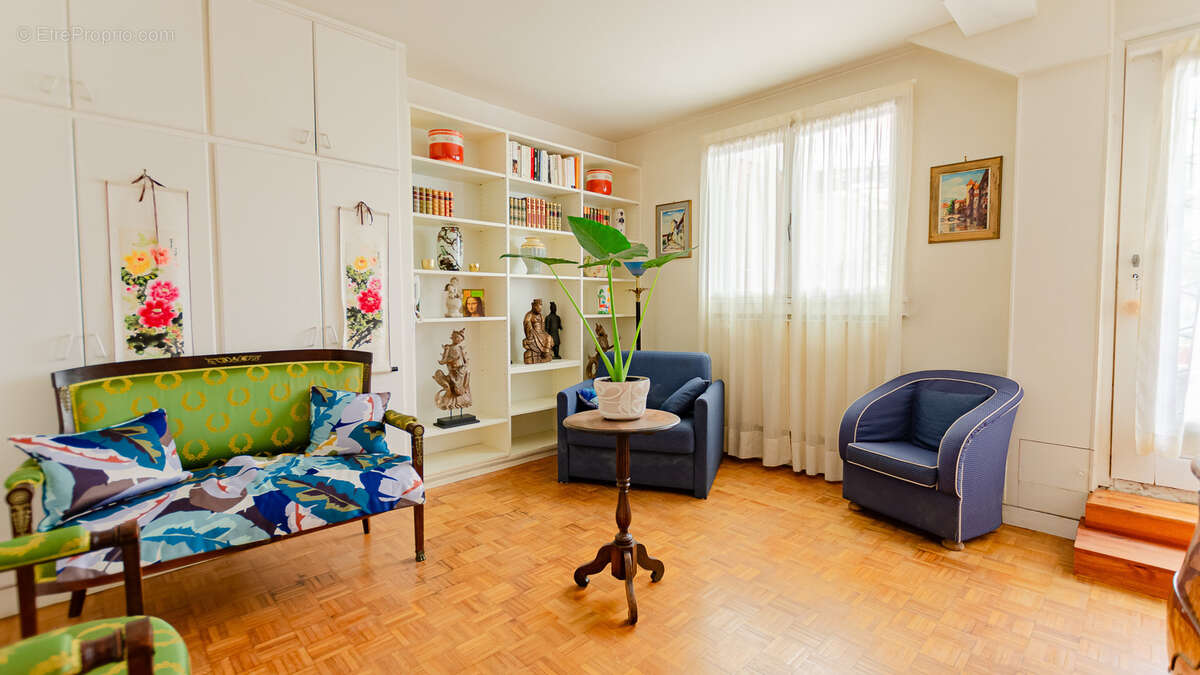 Commerce à PARIS-16E