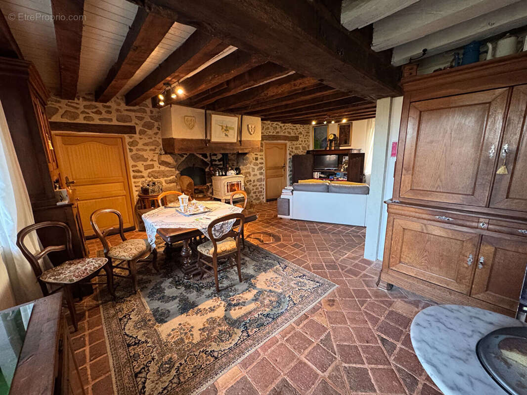 Terrain à AZERABLES