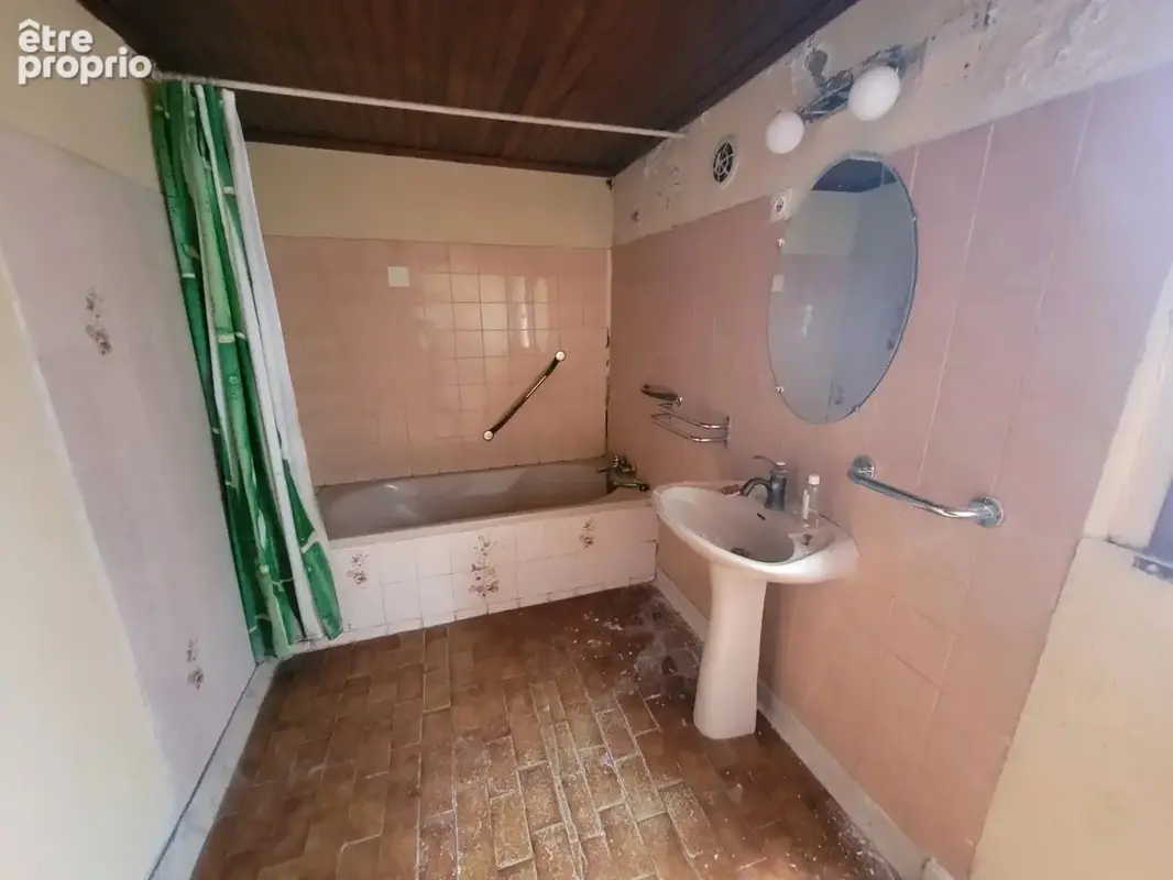 Maison à rénover - 2 appartements - 179.5 m² - photo 9