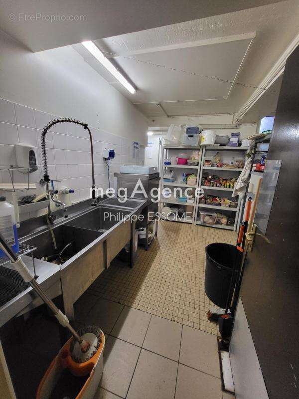 Commerce à SAINT-PIERRE-DE-TRIVISY