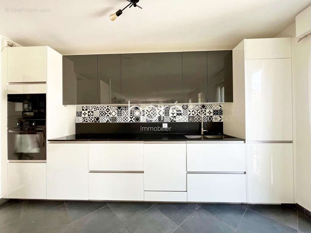 Appartement à LA GARENNE-COLOMBES