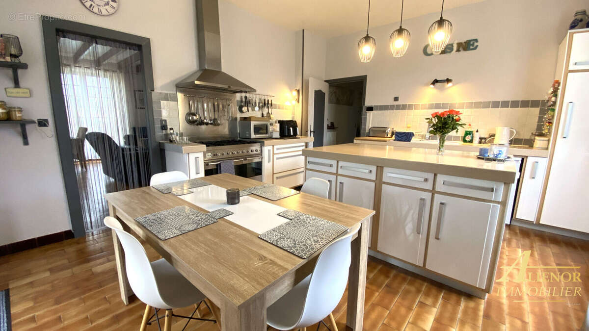 Maison à SAINT-PARDOUX-LA-RIVIERE