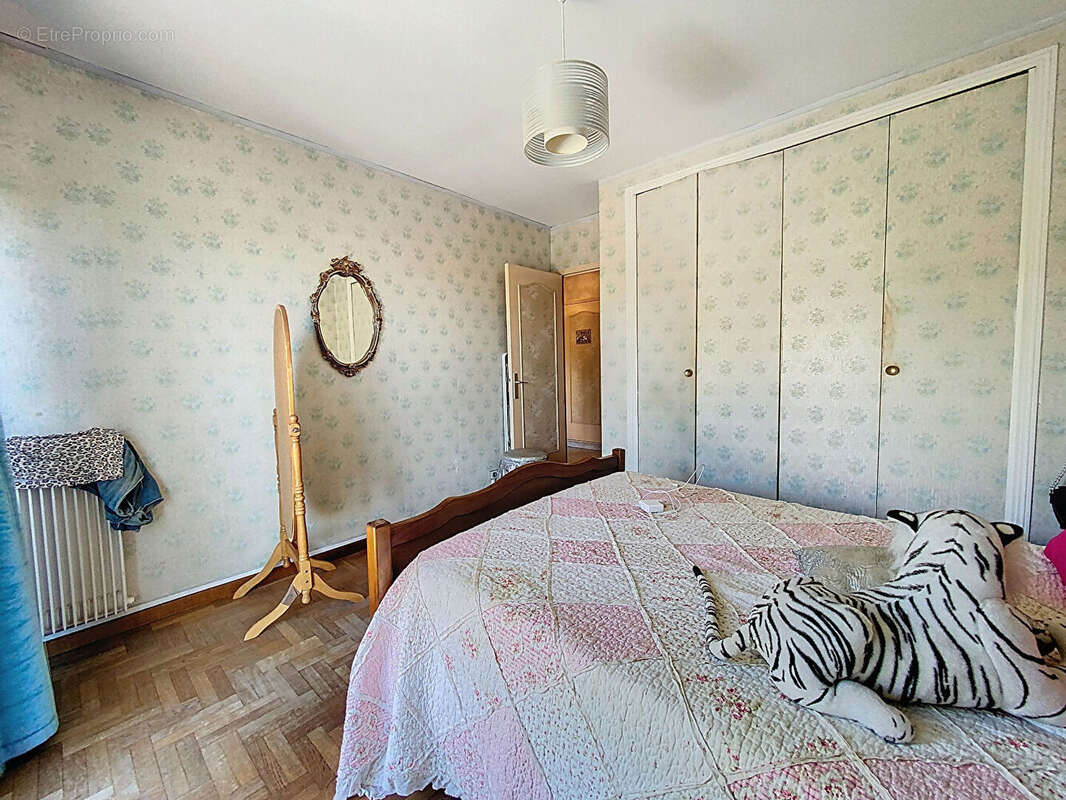 Appartement à SAINT-LAURENT-DU-VAR