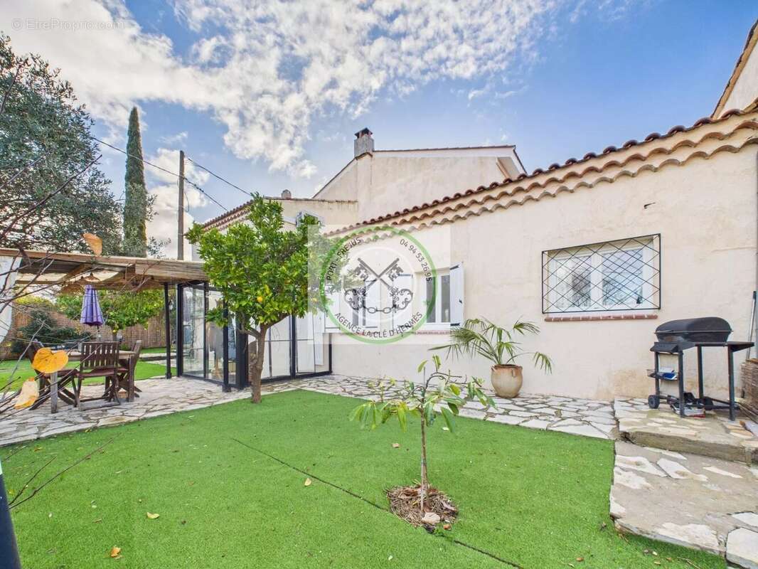 Maison à ROQUEBRUNE-SUR-ARGENS