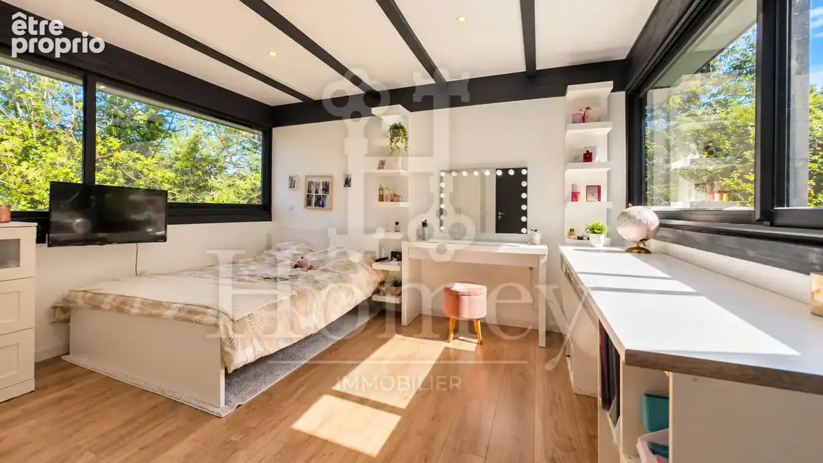 FILLINGES - Véritable Chalet en Madriers - Piscine Chauffée - Forêt Privative de 1200m2 - 10min Frontière Suis - photo 13