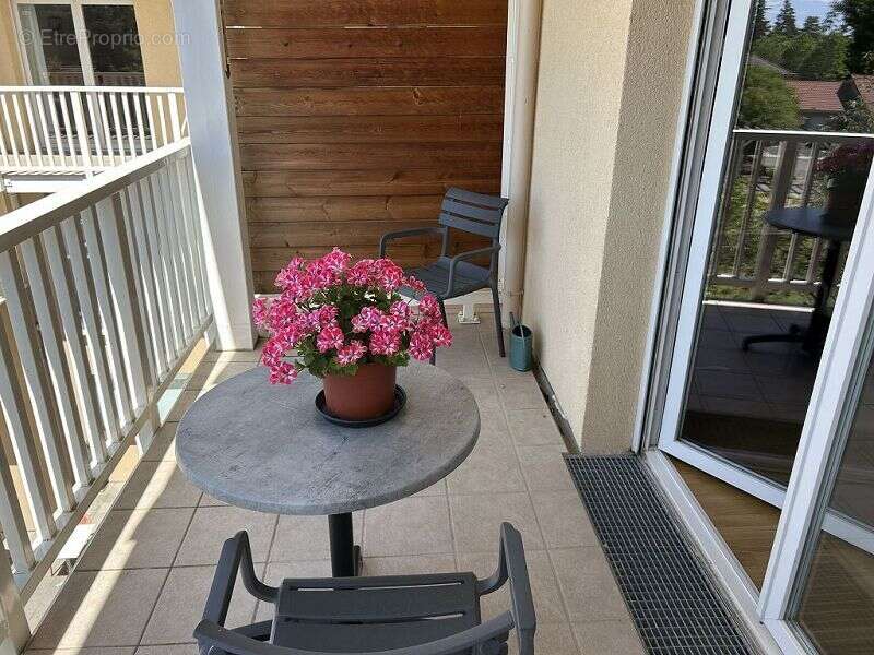Appartement à MONTROND-LES-BAINS