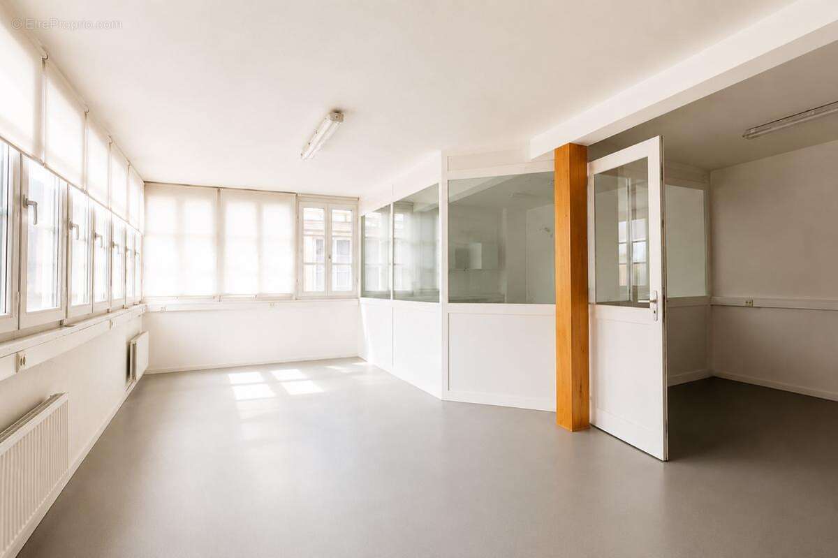 À vendre – Ensemble commercial avec combles aménageables à fort potentiel – Bischheim - photo 3