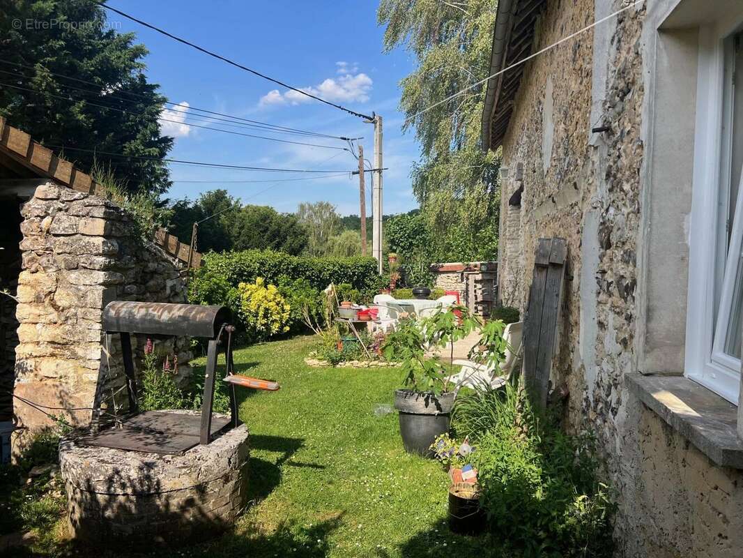 Maison à HOUDAN