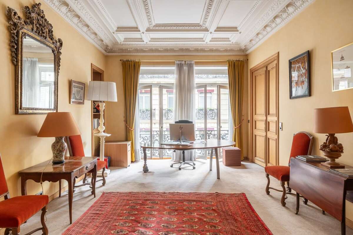 Appartement à PARIS-8E