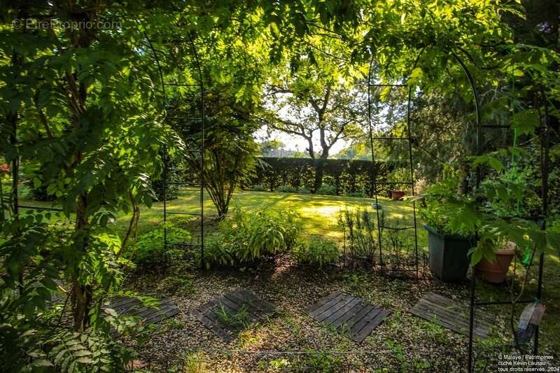 Une maison de Maître contemporaine à Candresse avec dépendances et son jardin de 2500m2 arboré - photo 40