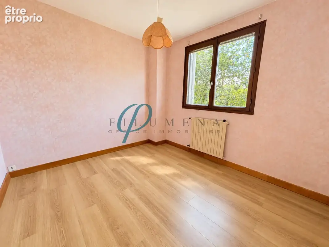 Sucé-sur-Erdre, Maison en pierre de 130 m2 à rénover, 3 chambres, garage et annexes Fort potentiel - photo 9