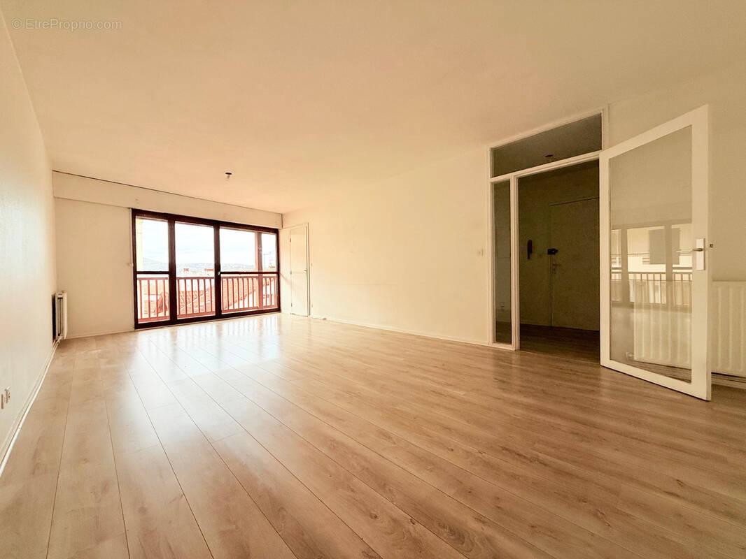 Coeur de ville - 3 piece de 83m2 avec balcons et garage - photo 2