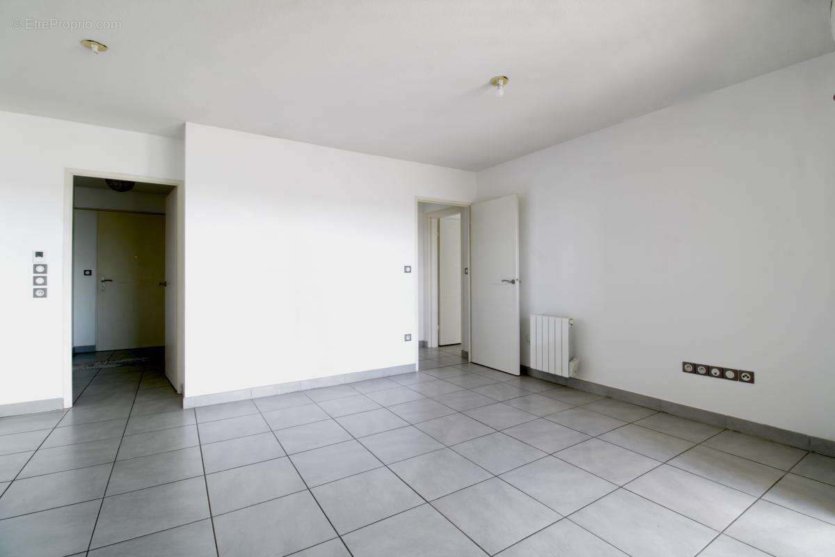 Appartement à MAUGUIO