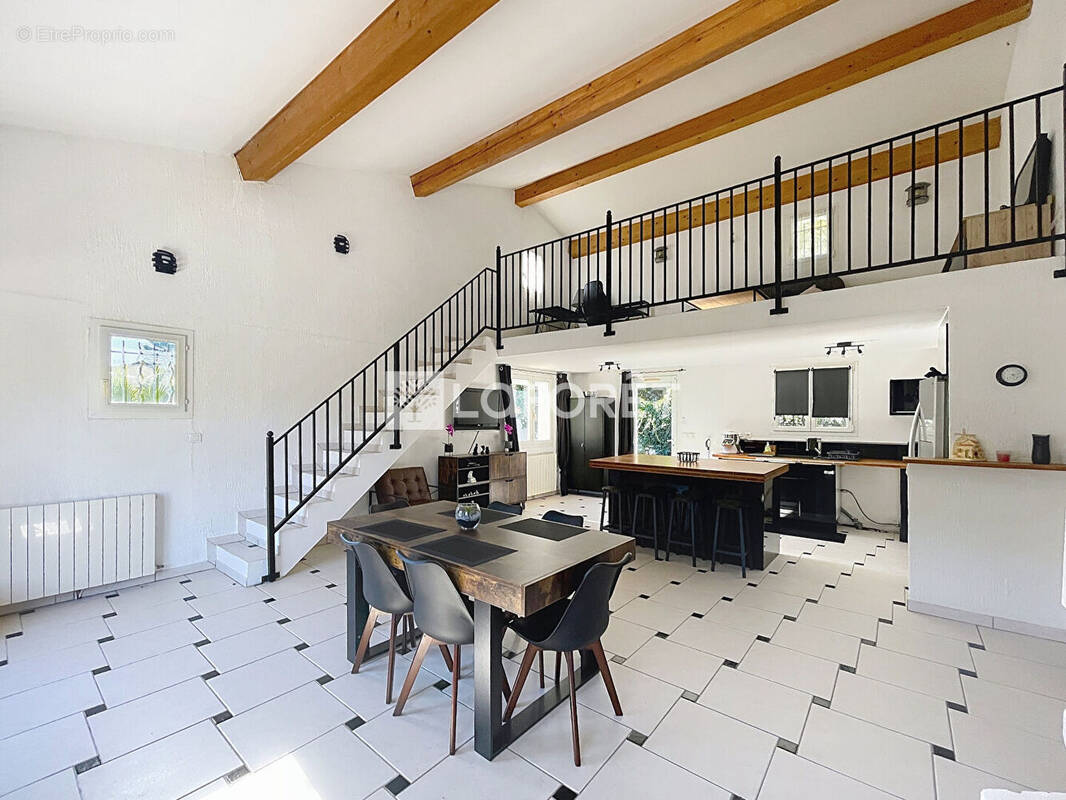 Maison à SOLLIES-TOUCAS