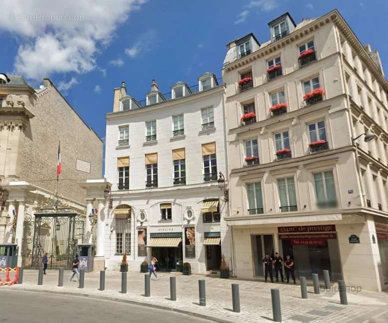 Commerce à PARIS-8E