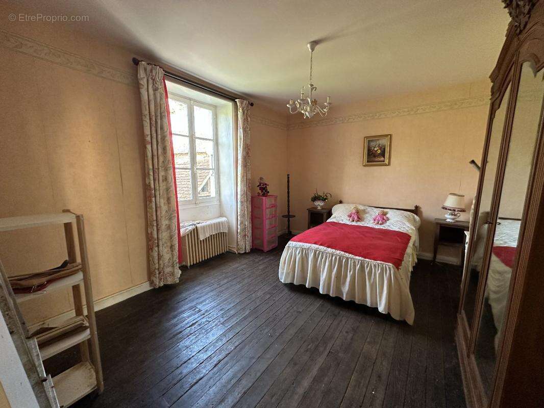 Maison à SARRAZAC