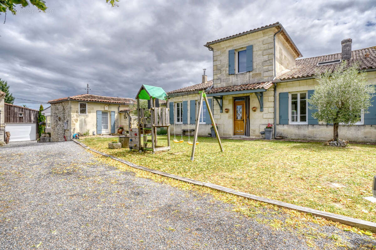 Maison à LA LANDE-DE-FRONSAC