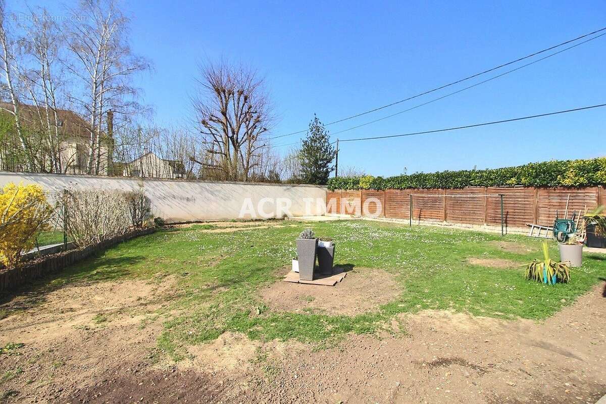 Terrain à MAURECOURT