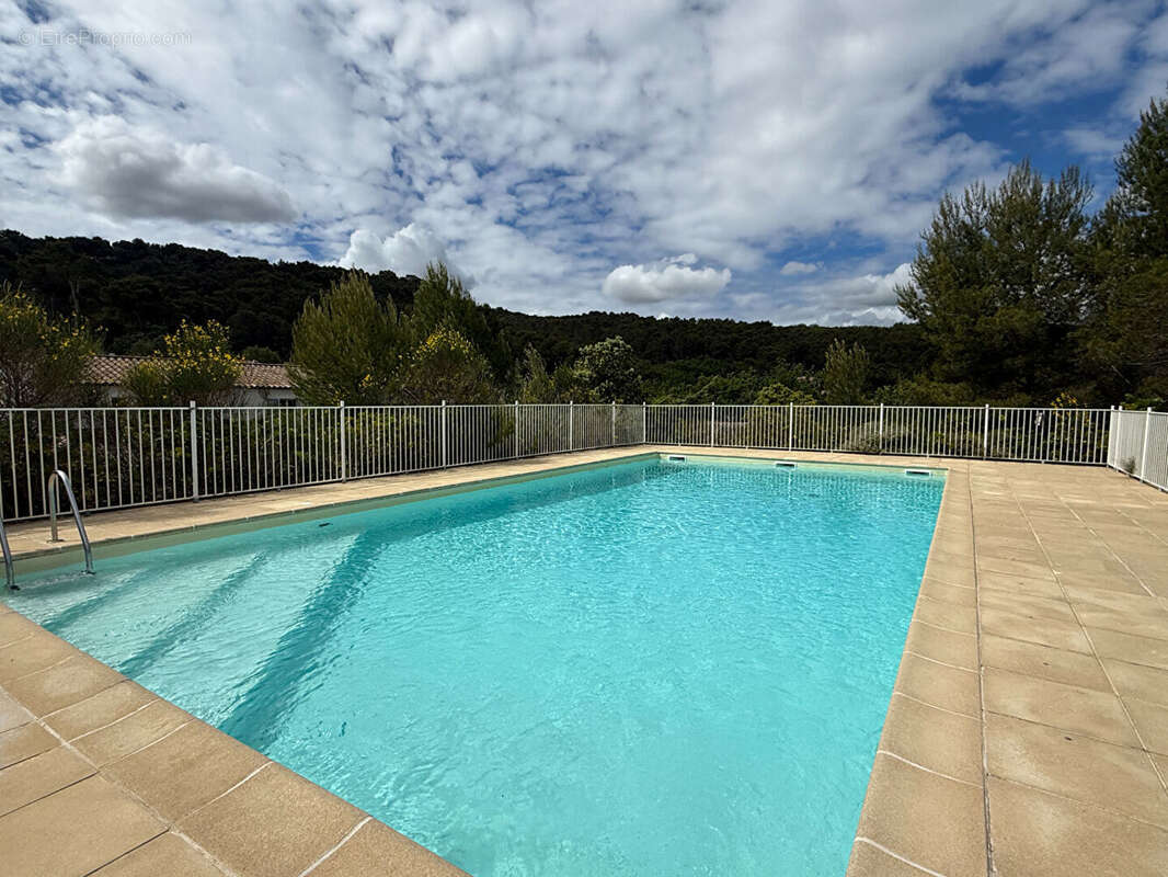 Maison à LA ROQUE-D'ANTHERON