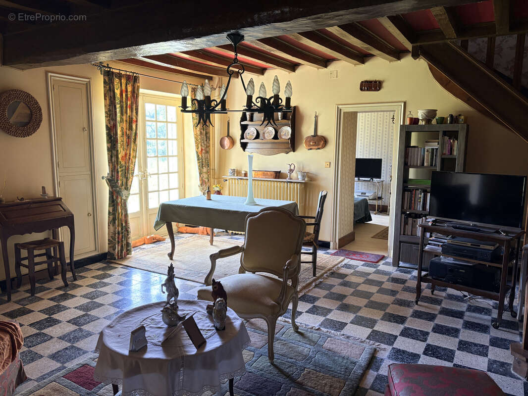 Maison à BELLENAVES