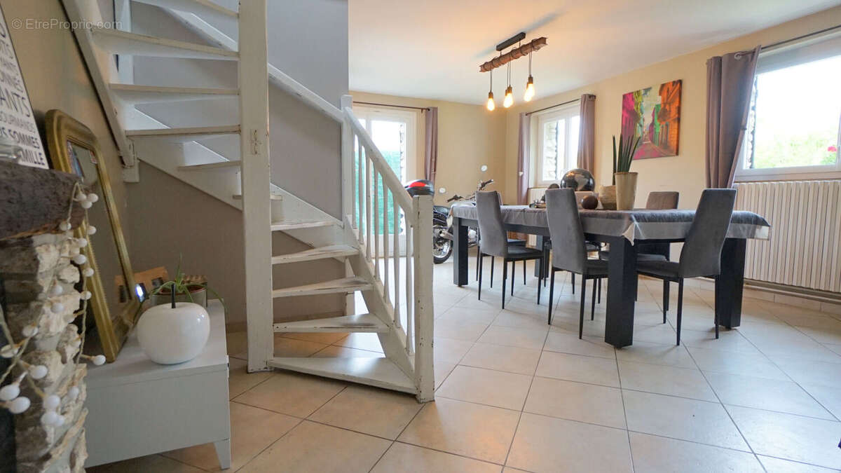 Maison à MONTCHAUVET