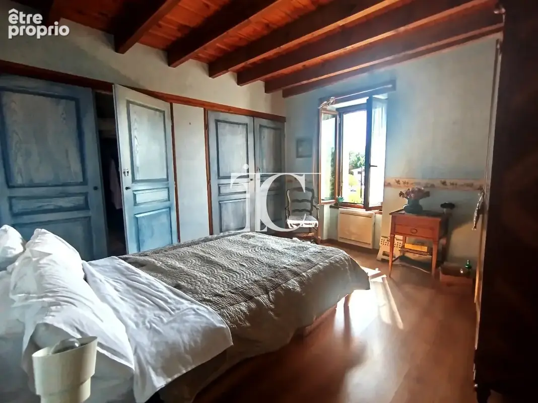 - exclusivite - maison de village renovee - 4 chambres - 5 minutes de toutes commodites - photo 5