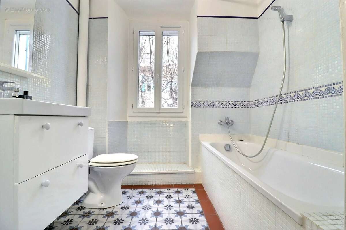 Appartement à CEYRESTE