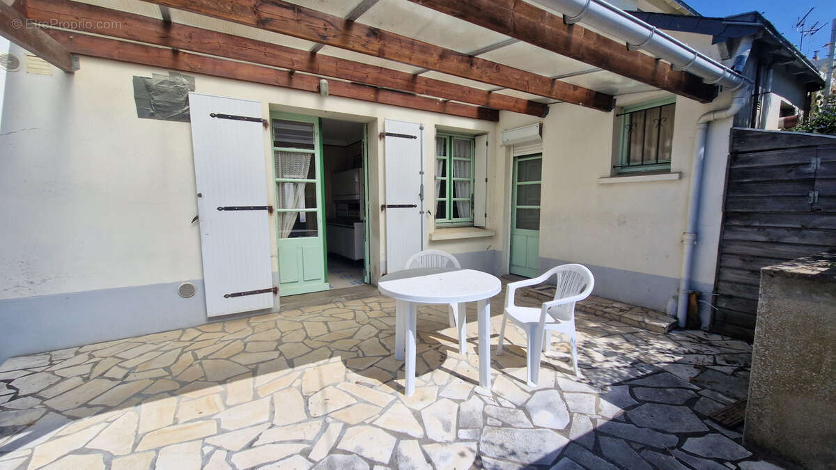 Maison de bourg avec jardin   Fort potentiel d'aménagement ! - photo 3