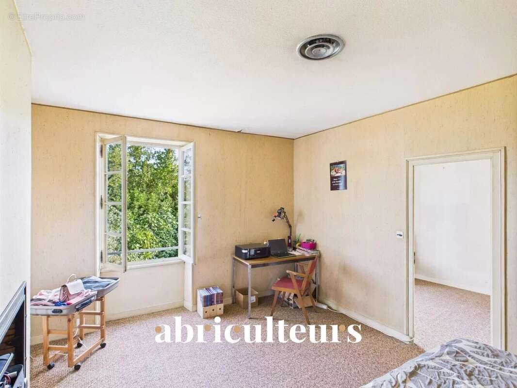 Maison à VILLENEUVE-LA-COMTESSE