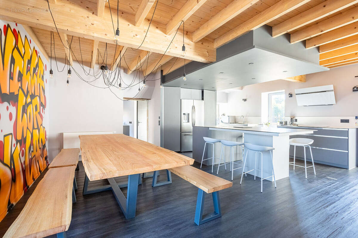 Maison à VIC-LE-COMTE