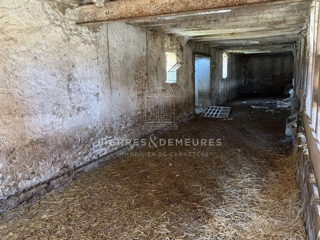 Fermette et ses 1400 m² de dépendances sur 5 hectares - photo 15