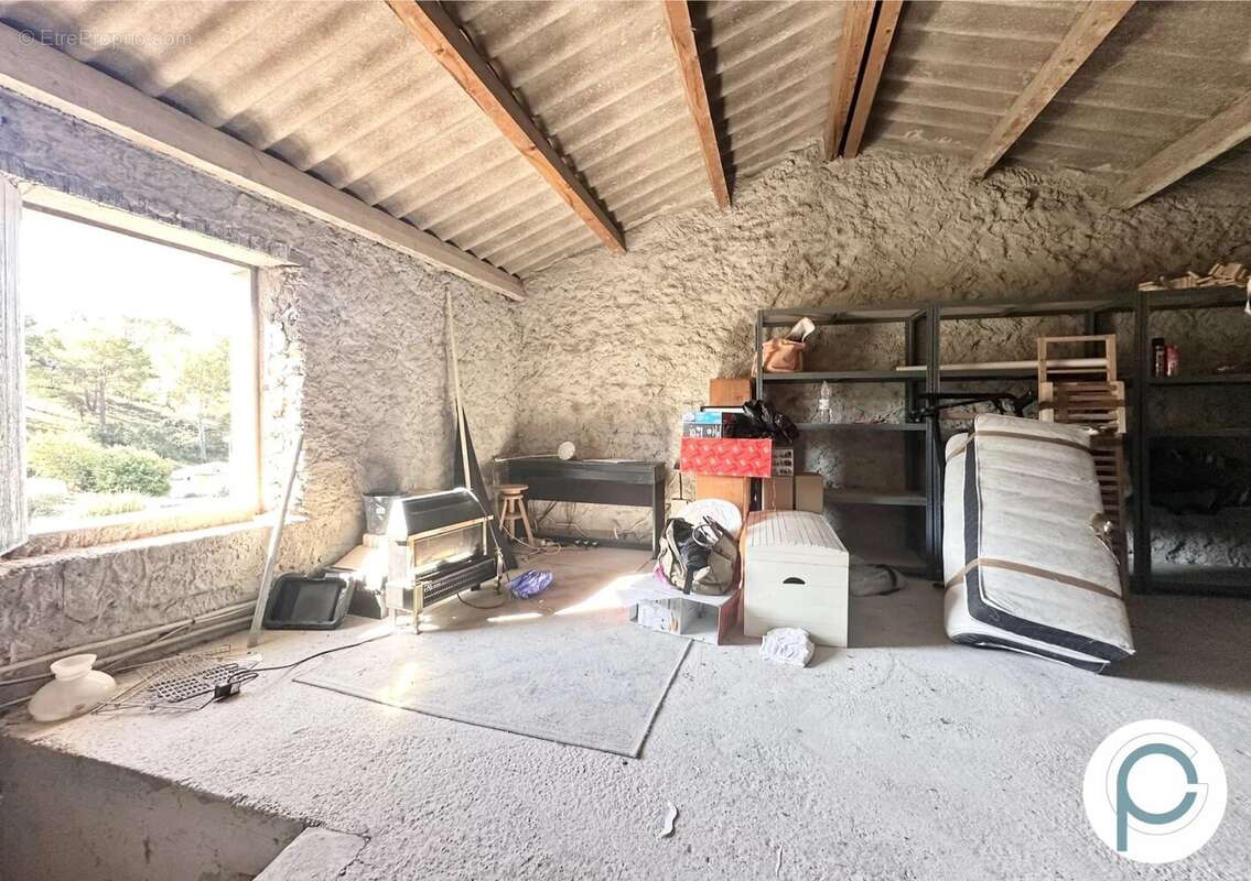 Maison à CUGES-LES-PINS