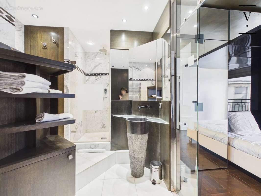 Appartement à PARIS-8E