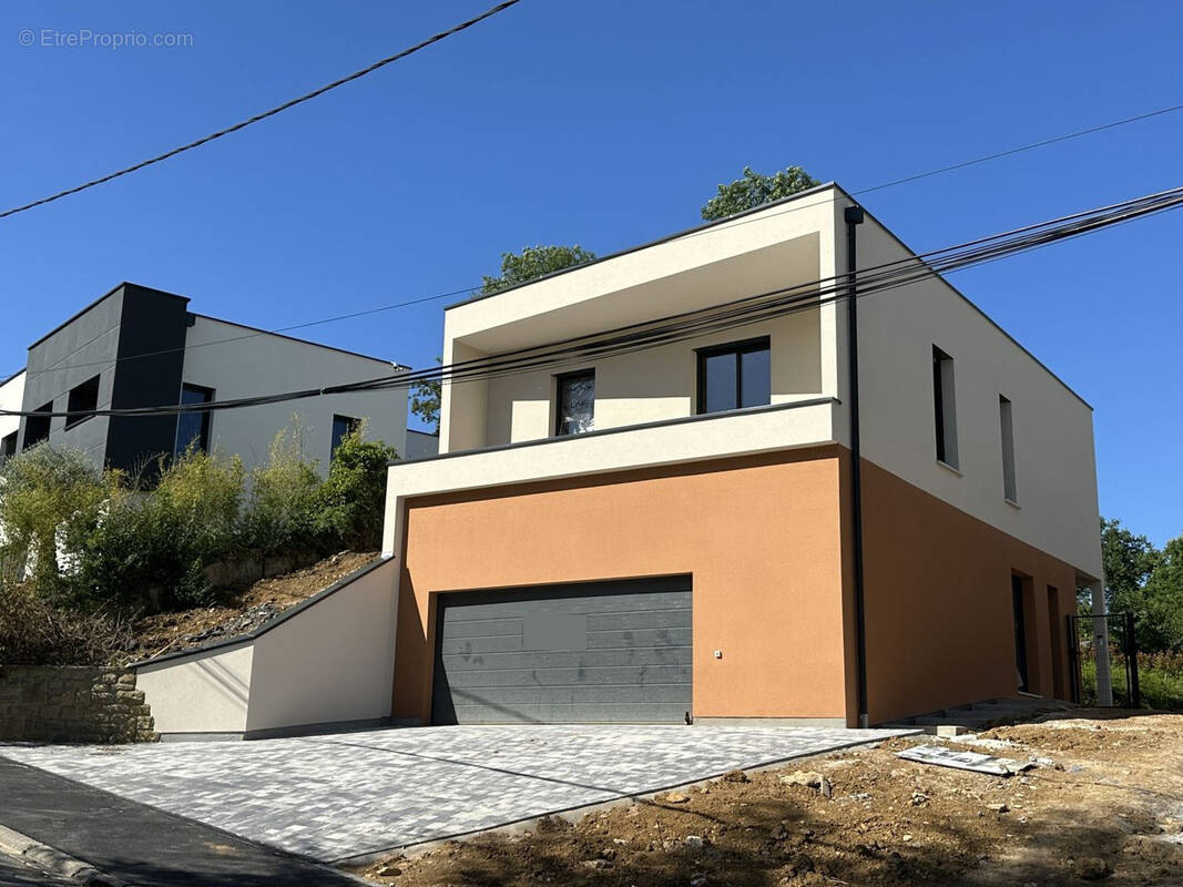 Maison à JUSSY