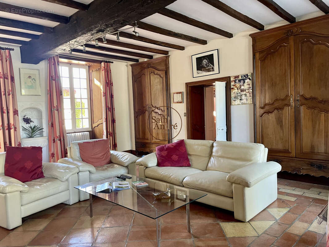 Maison à ROULLET-SAINT-ESTEPHE