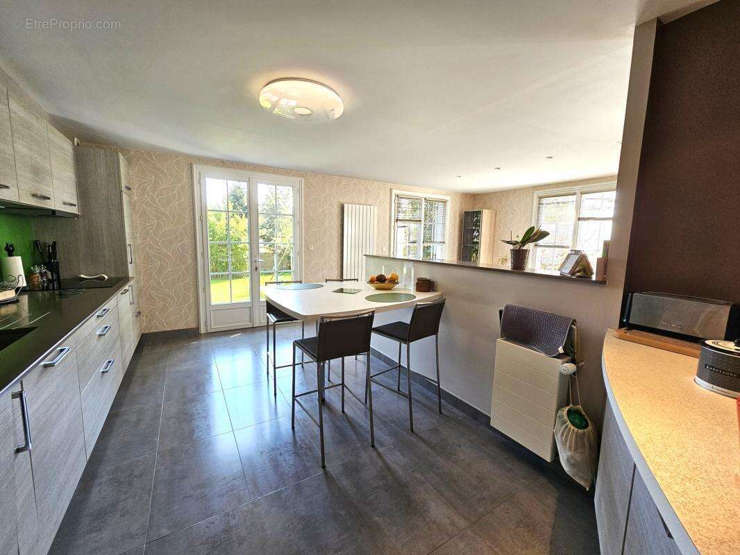 Maison 174m2, 4 chambres, 2 bureaux et un sous-sol - photo 2